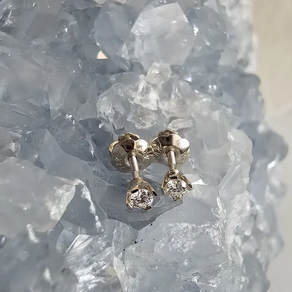 Genuine diamond stud earrings in 14k white gold. - Picture 4 of 6